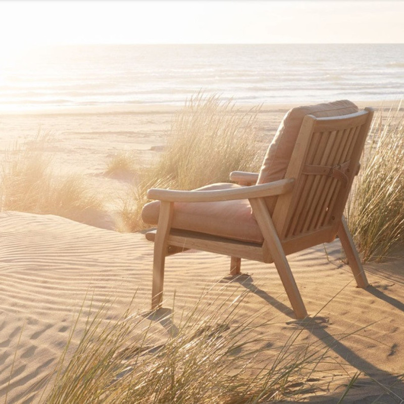 Tugitool in scandinavian design Podium jalgadel